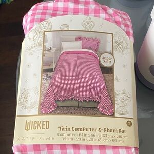 Katie Kime Wicked Pink Twin Comforter & Sham Set